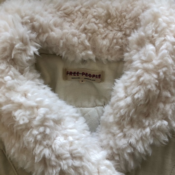 SOLD✨FREE PEOPLE Georgie Ivory Faux Fur Bomber Jacket - Picture 9 of 9